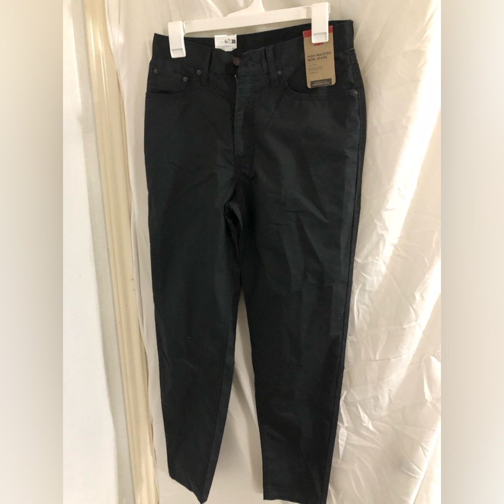 Levi’s high waisted mom jeans black pants size 28x30 brand new